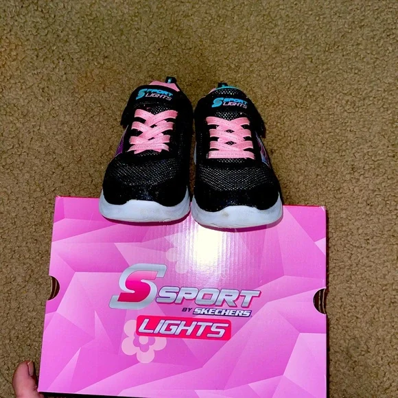 🎆 Sketcher’s light up sneakers 🎇 - Picture 4 of 10